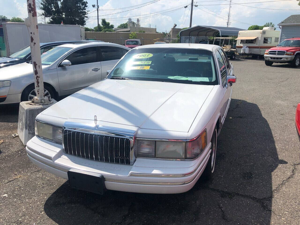 1993 LINCOLN Town Car