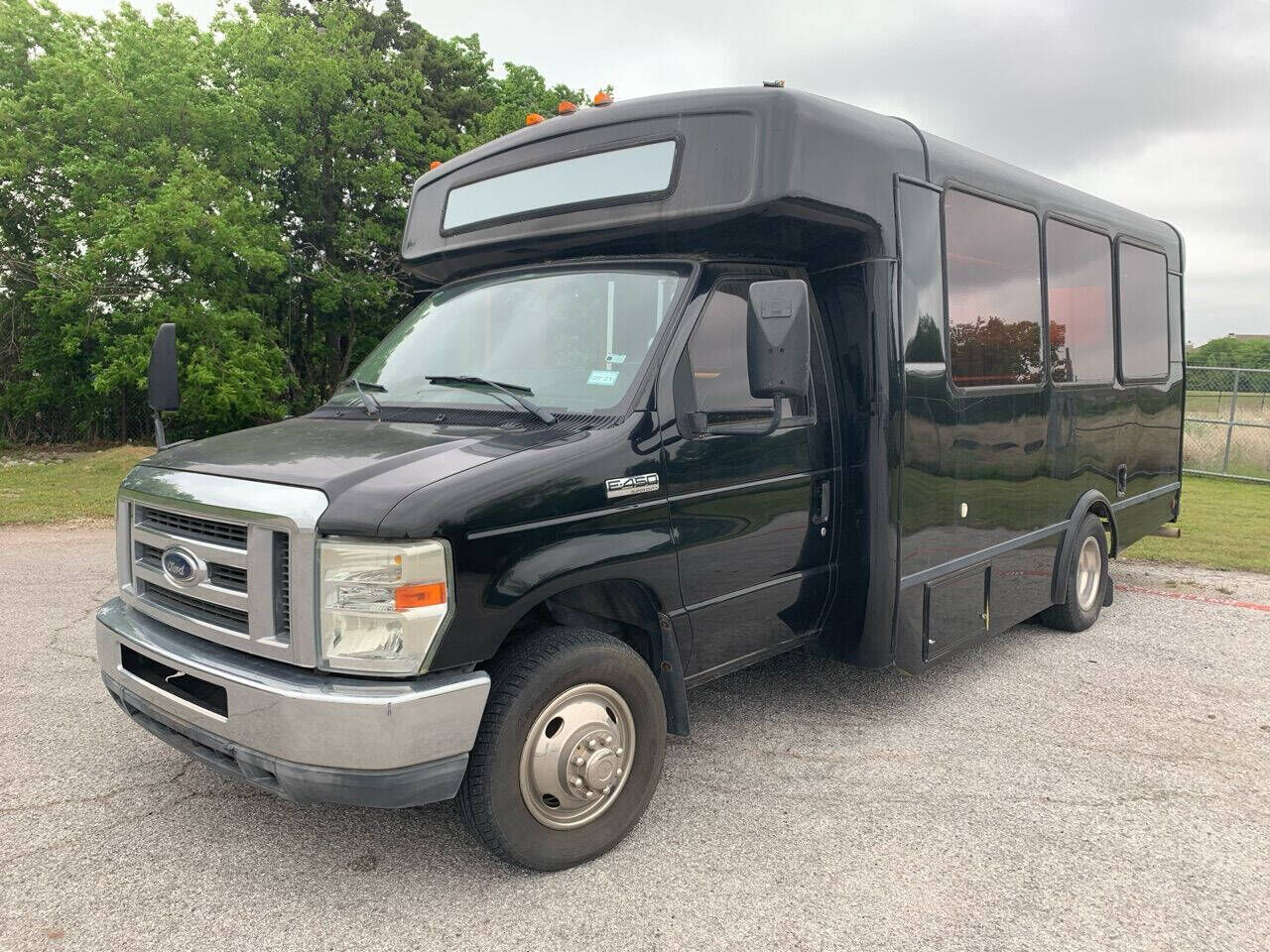 2010 FORD E-450