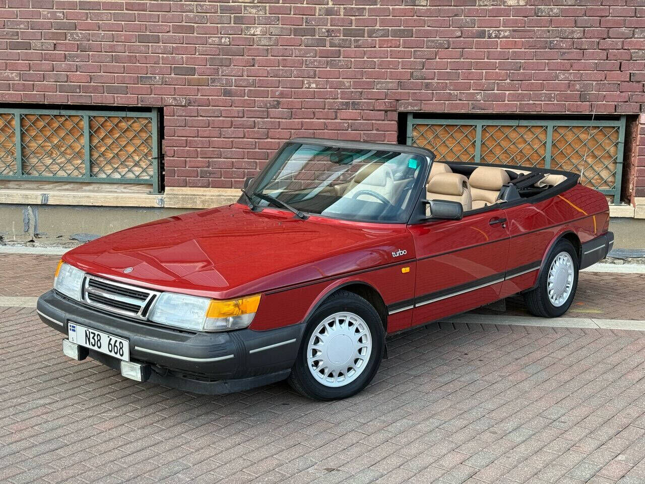 Saab 900