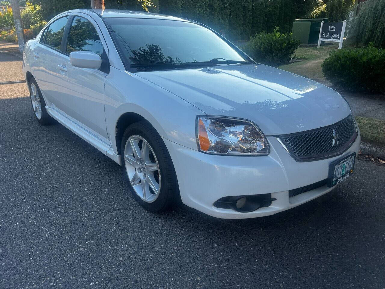 Mitsubishi Galant