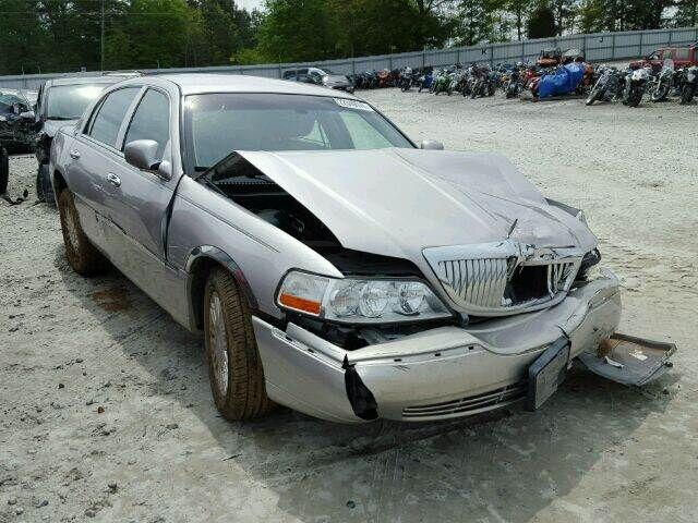 2011 LINCOLN Town Car