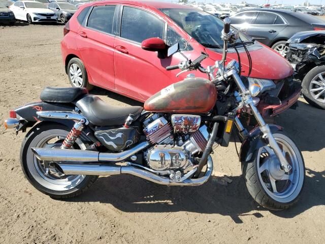 Honda VF750C2 (MAGNA)