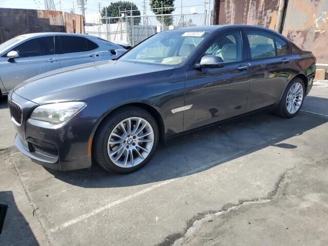 BMW 740i