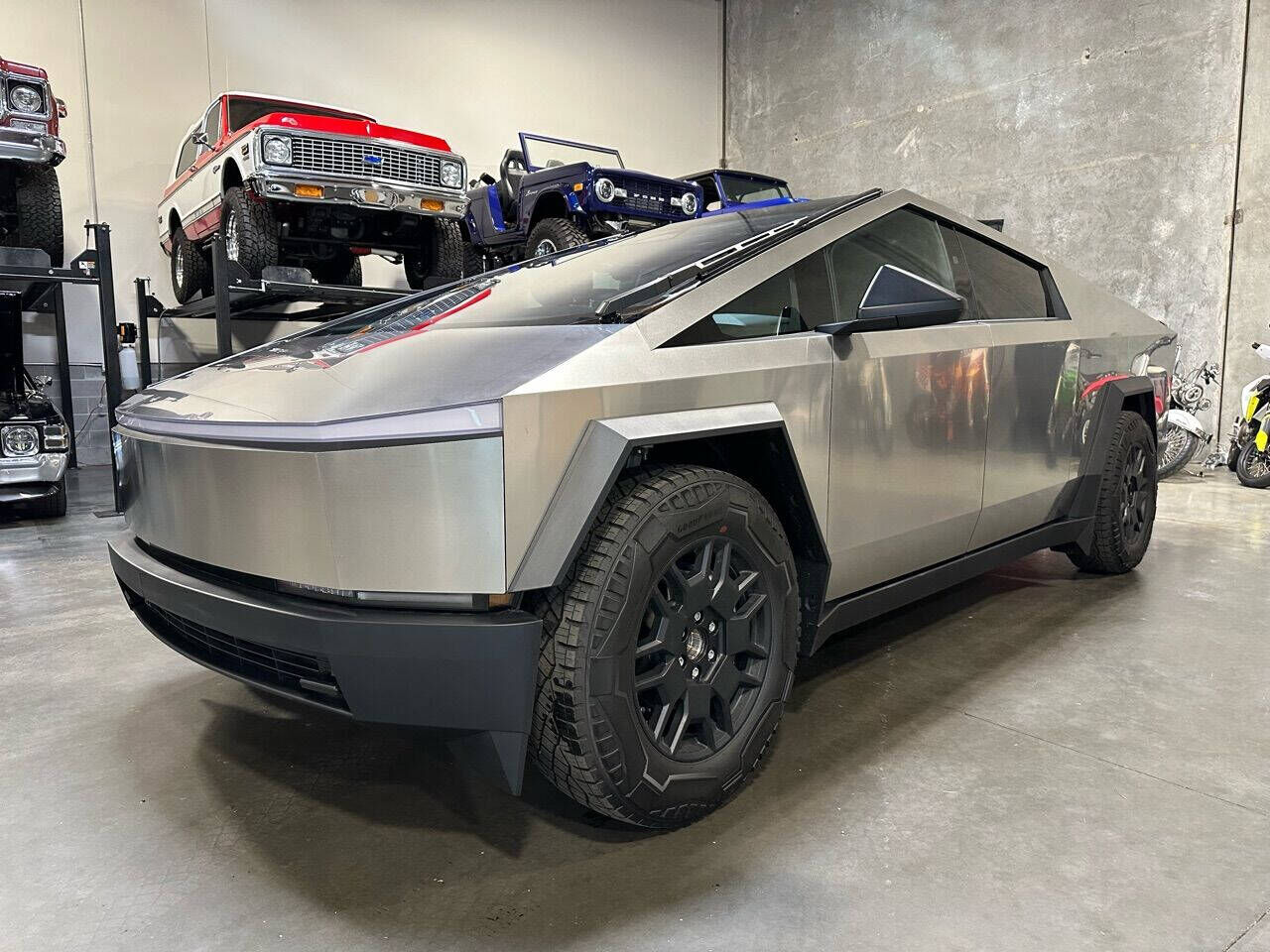 2024 TESLA Cybertruck
