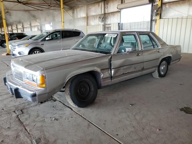 Ford Crown Victoria