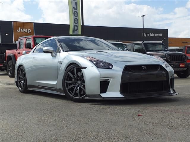 Nissan GT-R