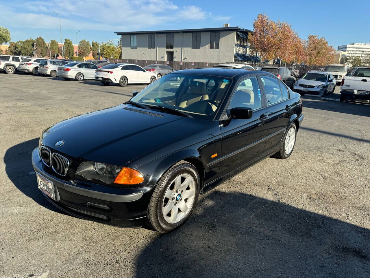 BMW 323i
