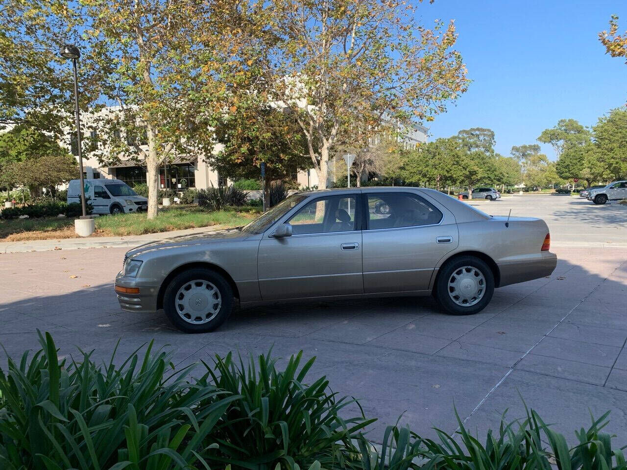 Lexus LS
