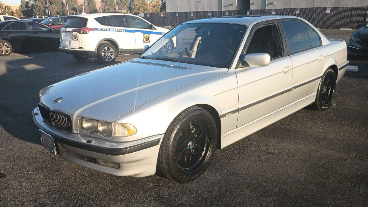 BMW 740i