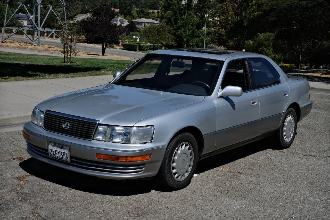 Lexus LS