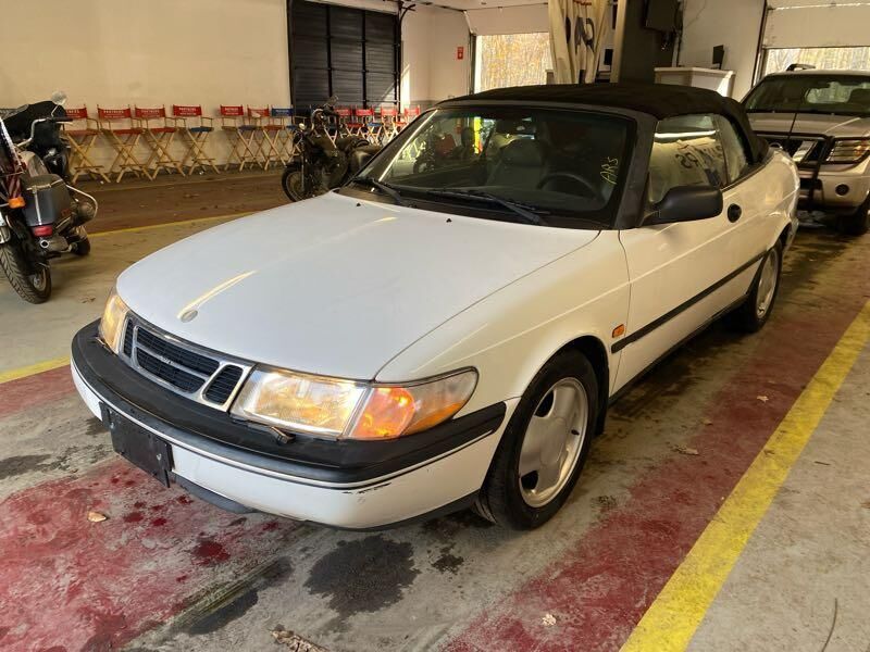 Saab 900