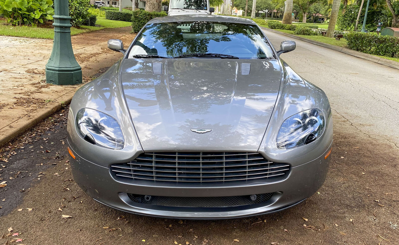 Aston Martin V8 Vantage