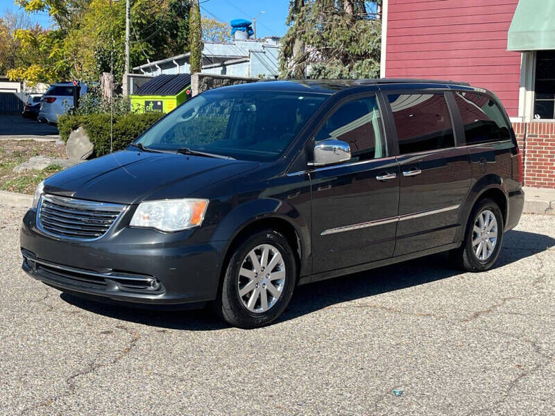 2011 CHRYSLER Town and Country