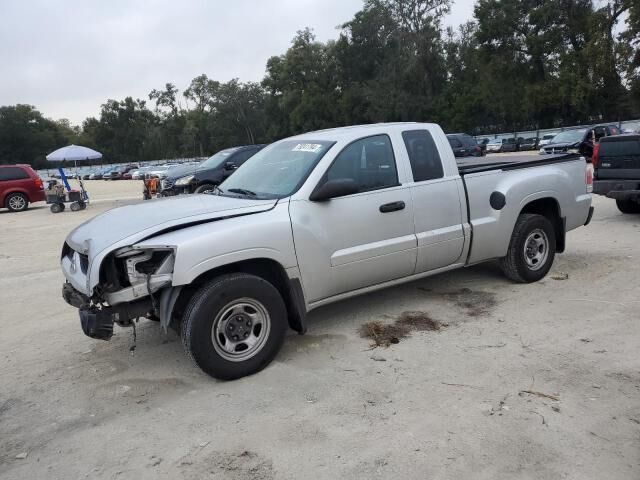 Mitsubishi Raider
