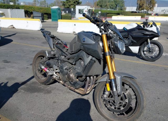 YAMAHA