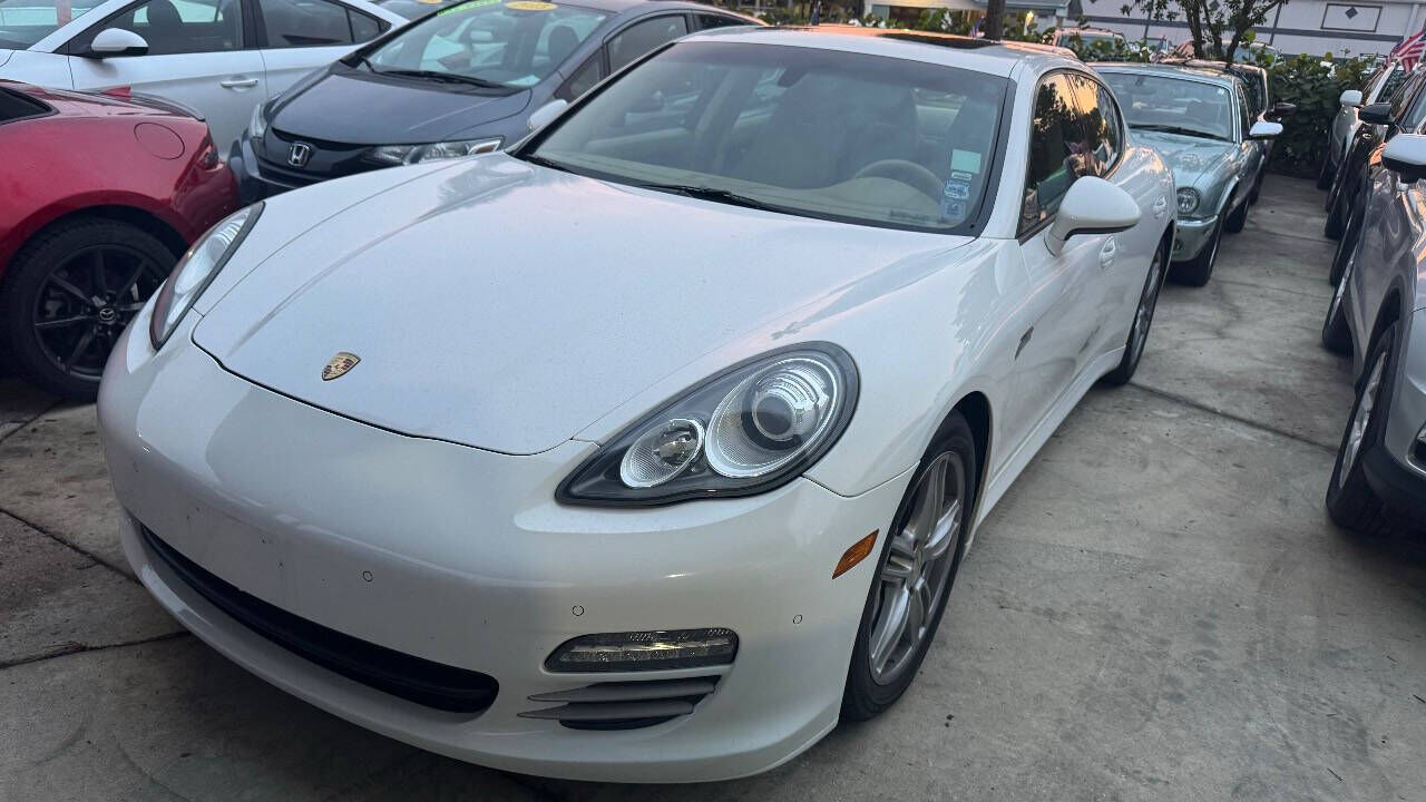2011 PORSCHE Panamera