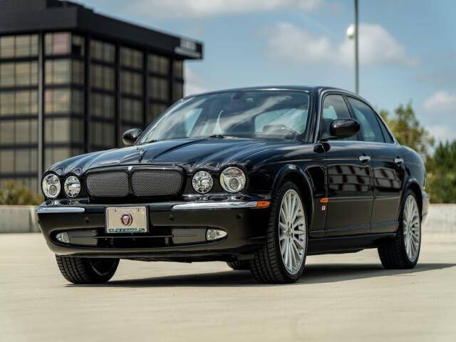 Jaguar XJR