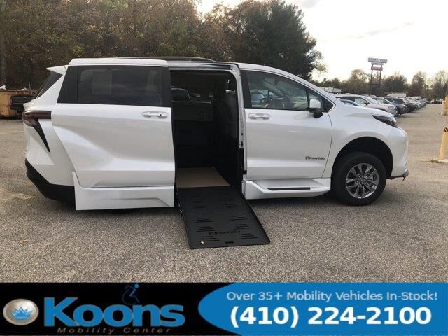 2024 TOYOTA Sienna