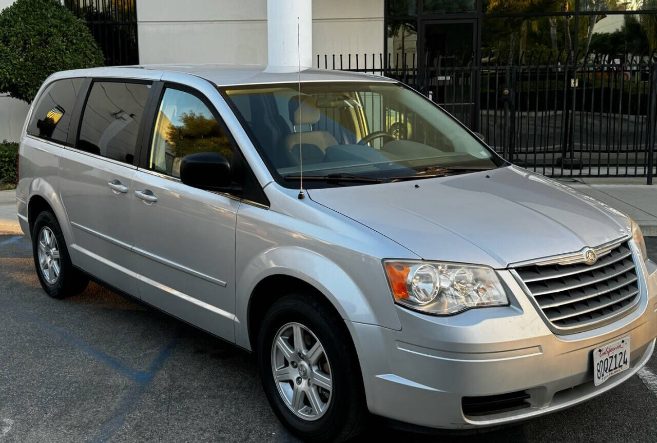 2010 CHRYSLER Town and Country