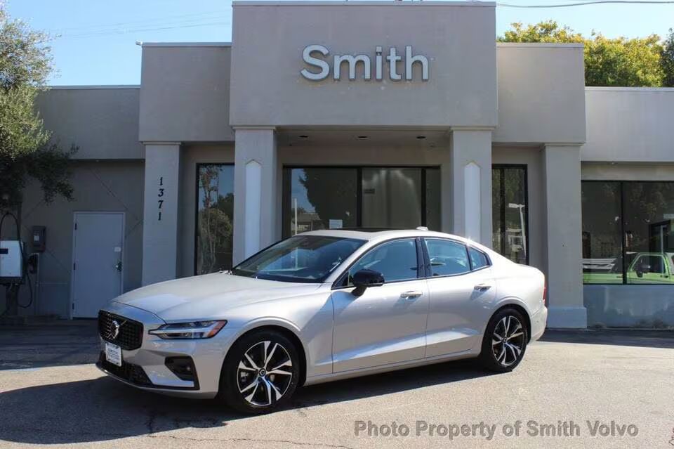 2024 VOLVO S60