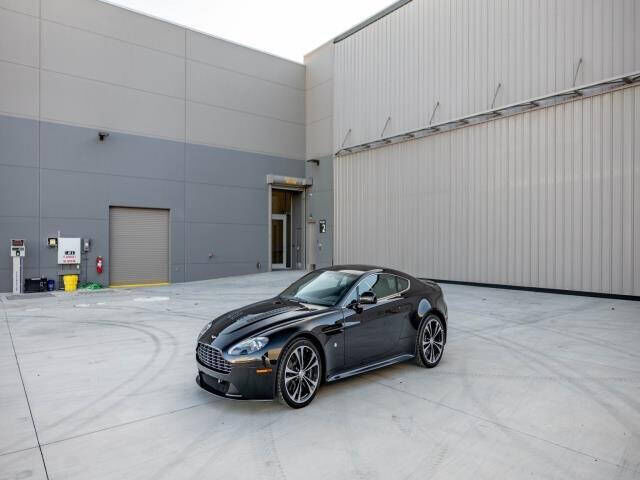 Aston Martin V12 Vantage