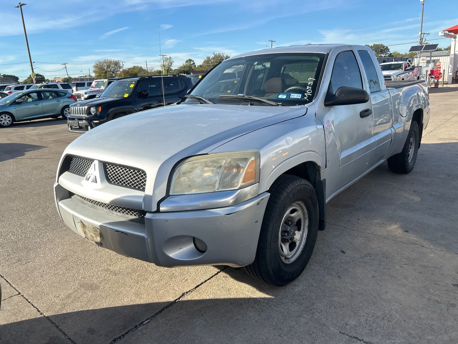 Mitsubishi Raider