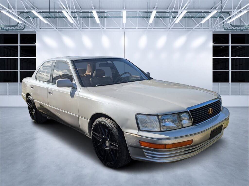 Lexus LS