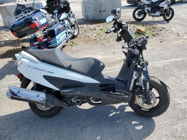 Suzuki UH200L