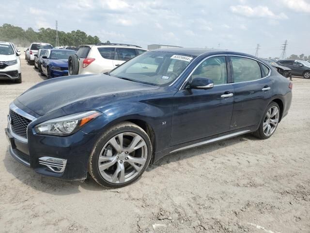 Infiniti Q70L