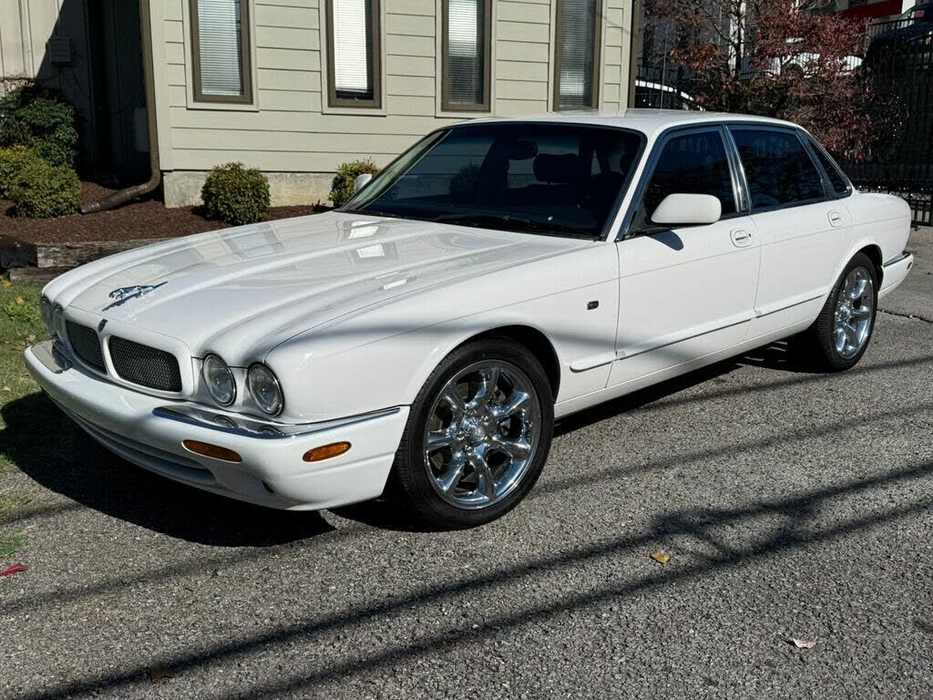 Jaguar XJR