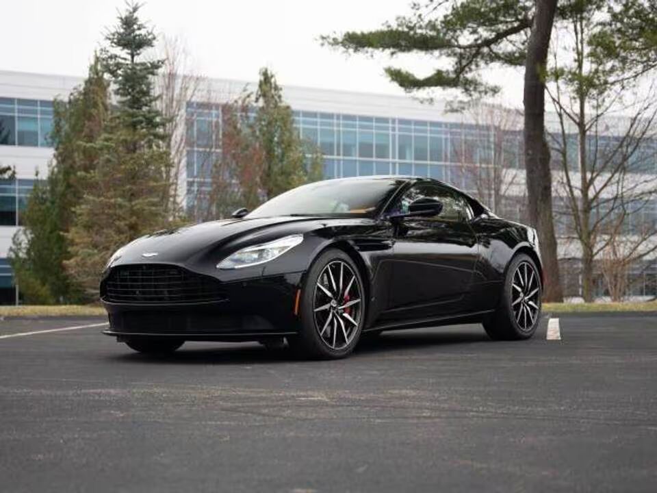 Aston Martin DB11