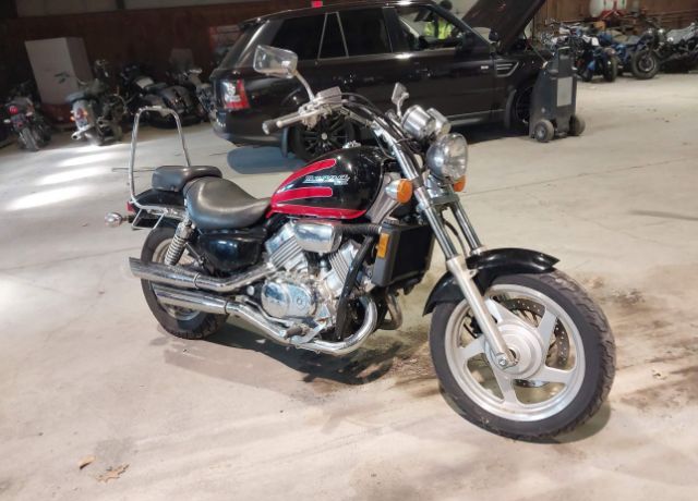 Honda VF750C2 (MAGNA)