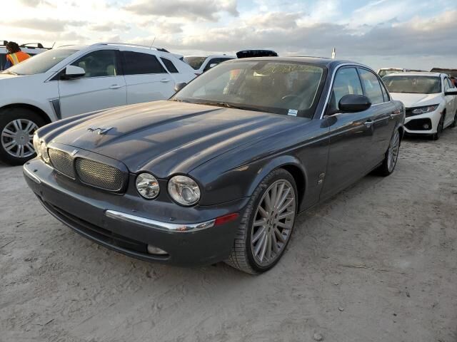 Jaguar XJR