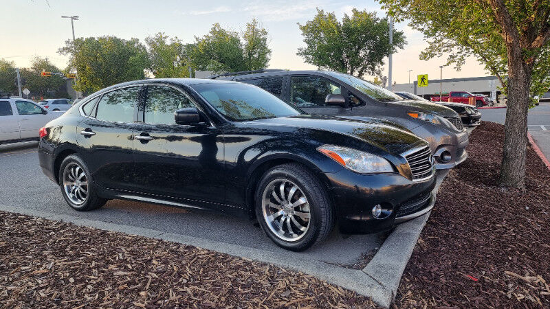 Infiniti M56