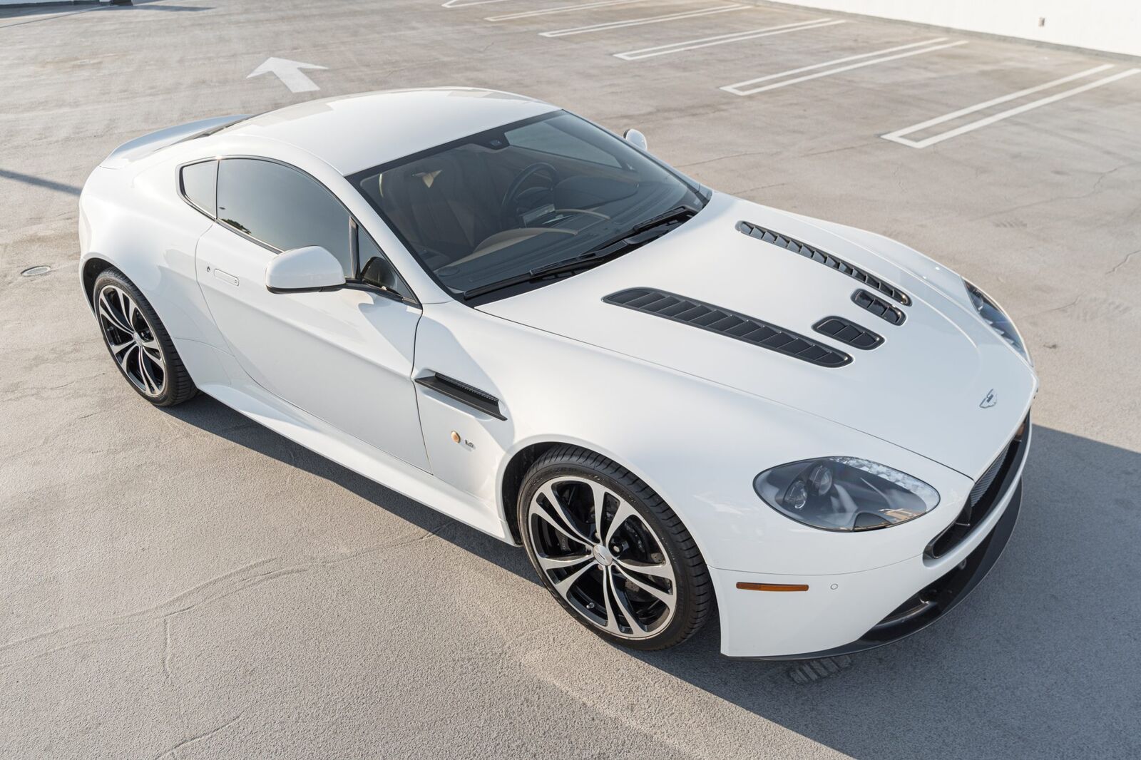 Aston Martin V12 Vantage