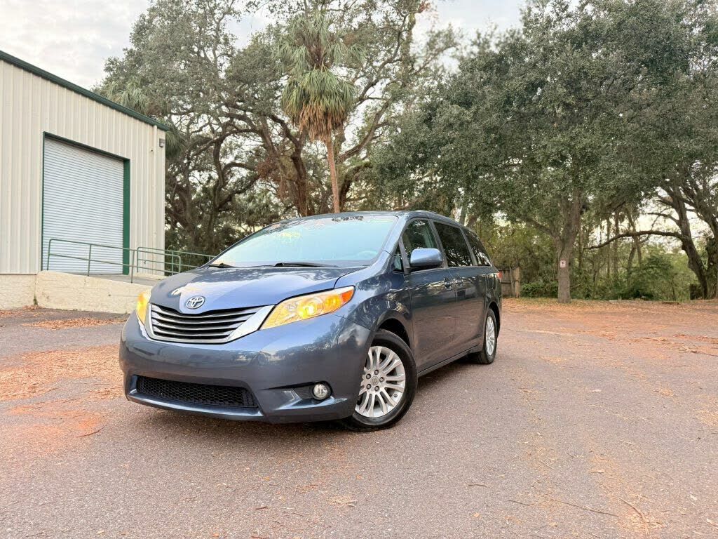2013 TOYOTA Sienna