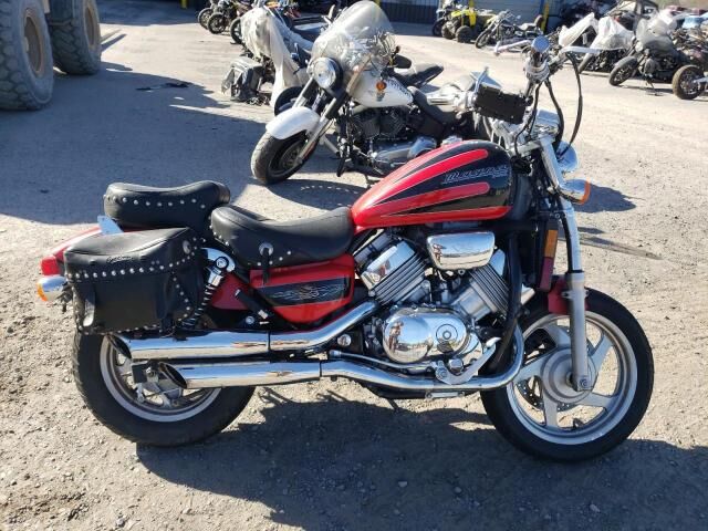 Honda VF750C2 (MAGNA)