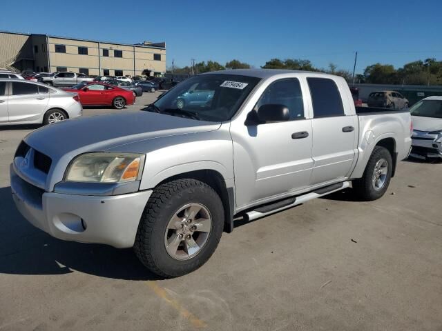 Mitsubishi Raider