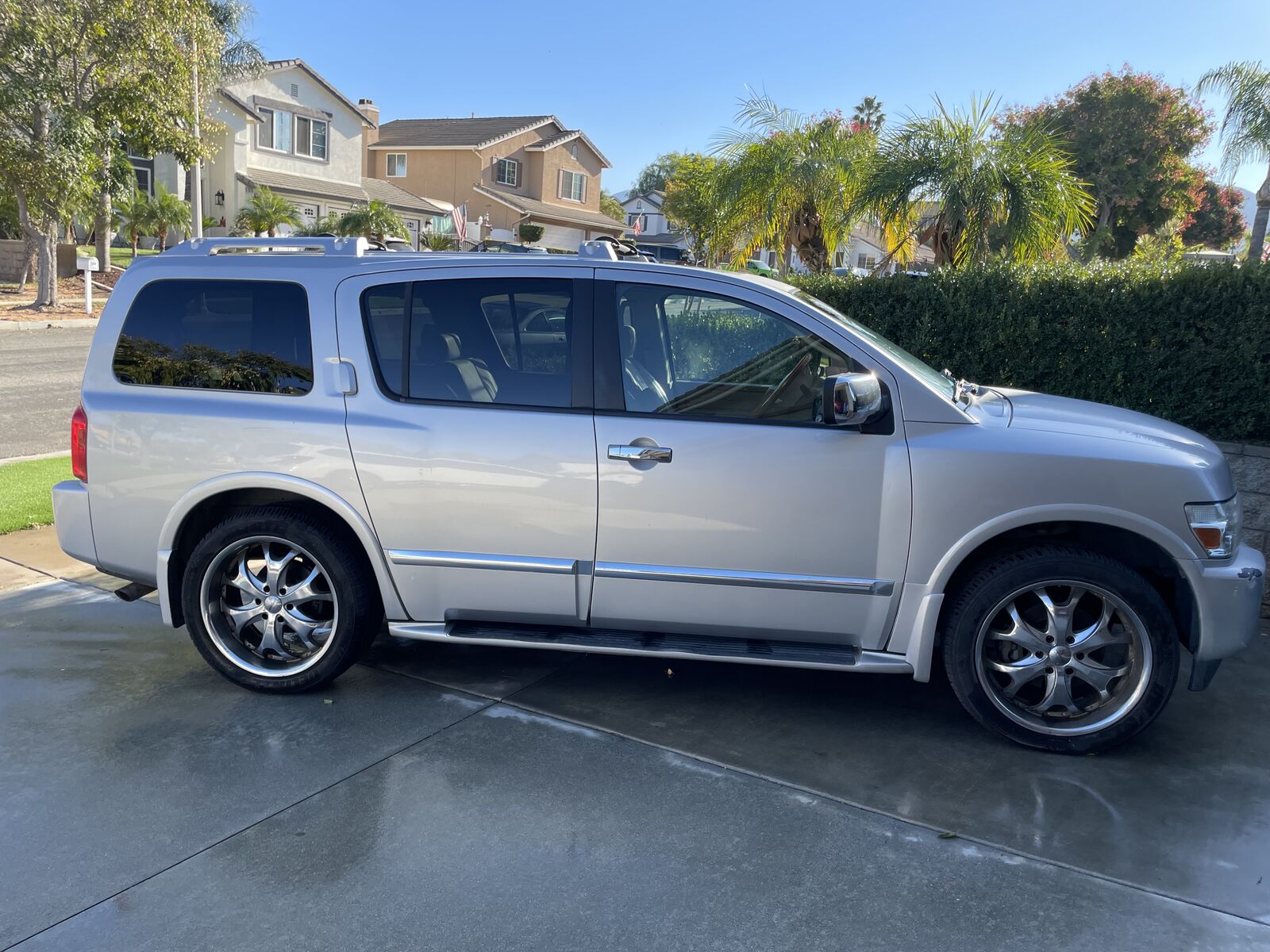 Infiniti QX56