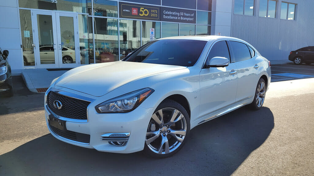 Infiniti Q70L