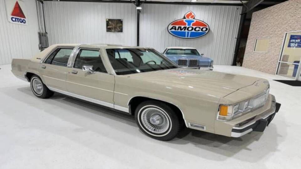 Ford Crown Victoria