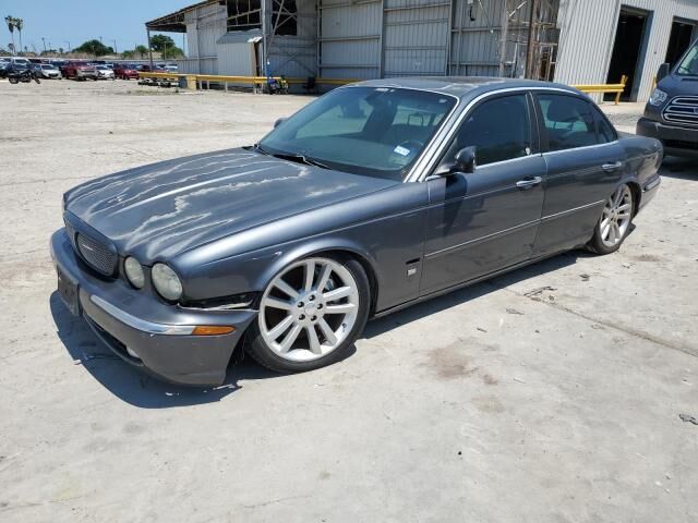 Jaguar XJR