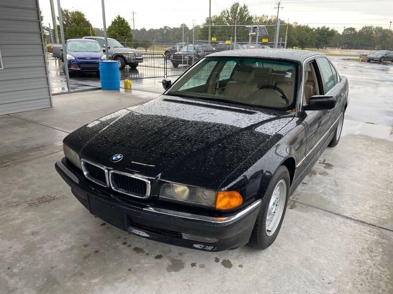 BMW 740i