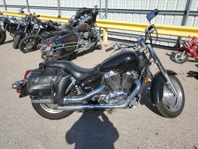 Honda VT1100C2 (SHADOW SABRE)