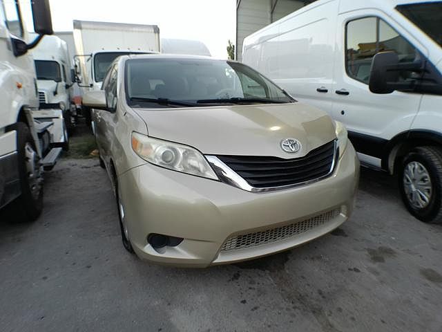 2011 TOYOTA Sienna
