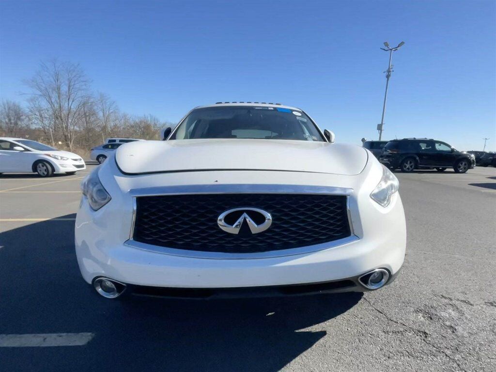 Infiniti QX70