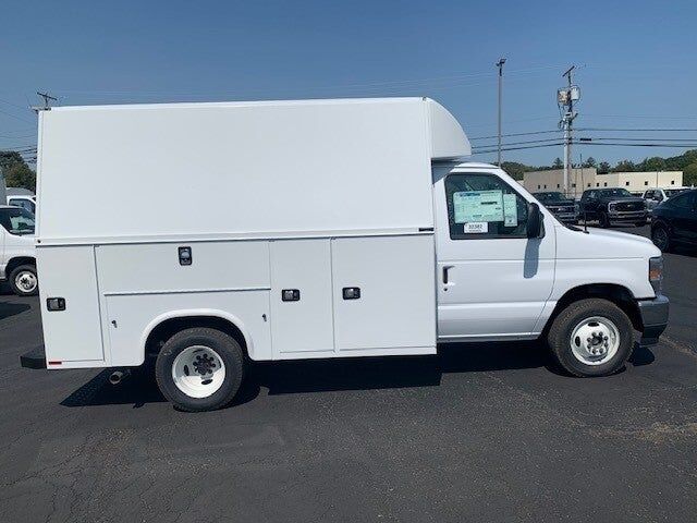 2025 FORD E-350