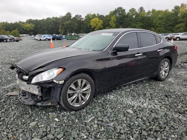 Infiniti M56