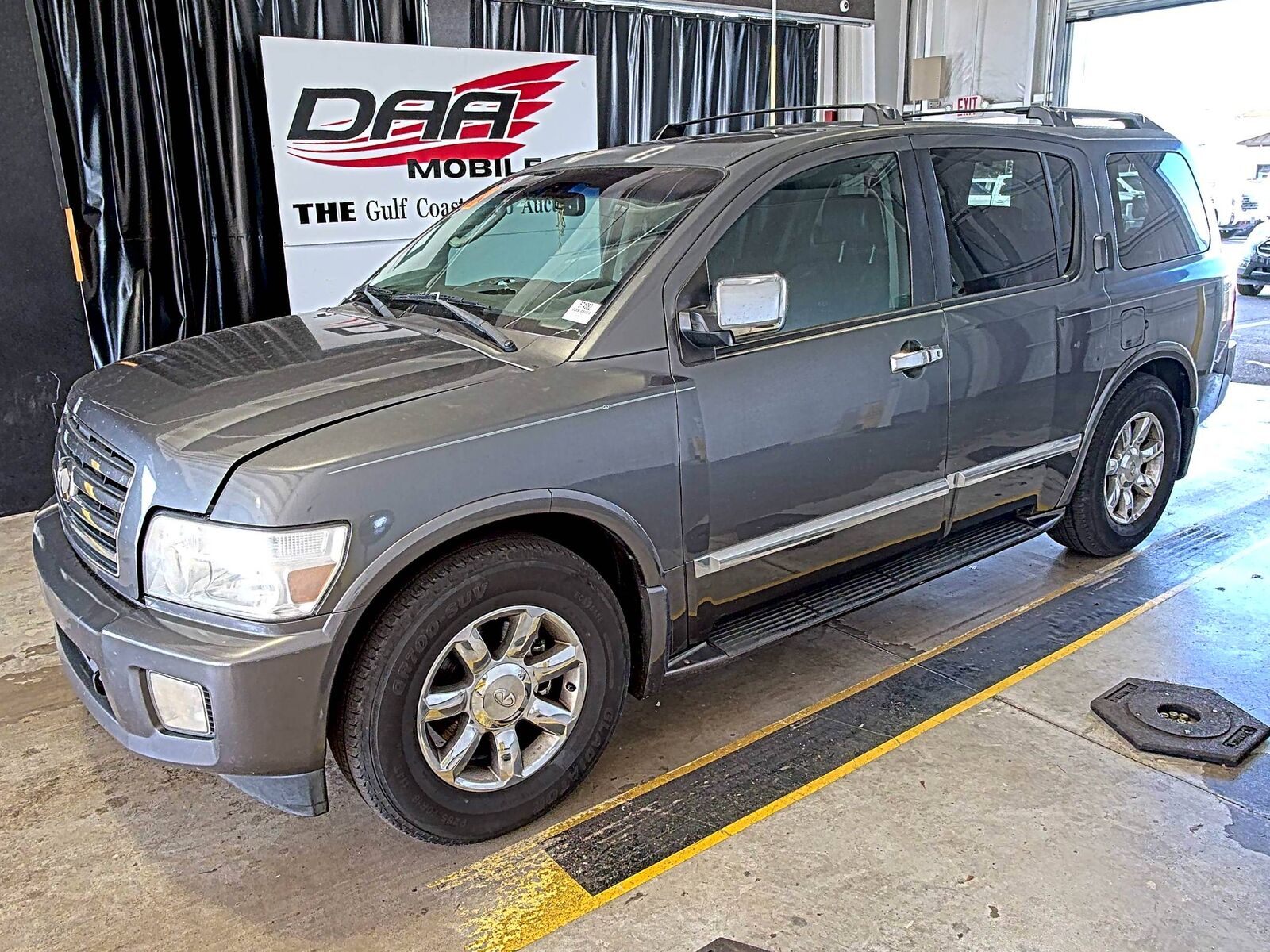 Infiniti QX56