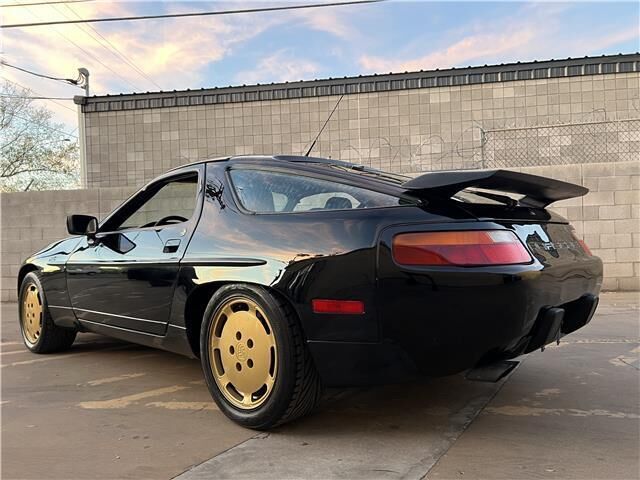 Porsche 928